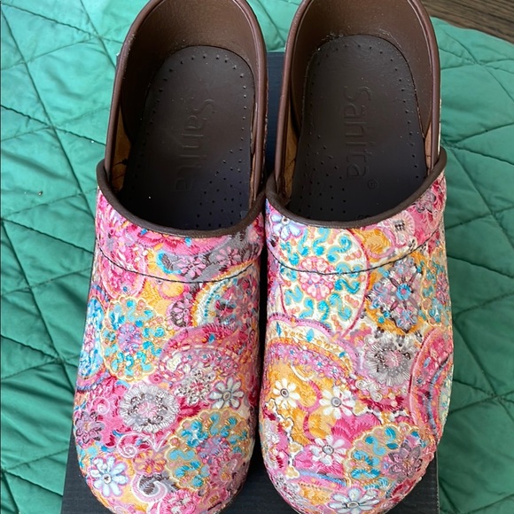 Sanita Women's Vibrant Floral Clogs - Pink and Multicolor - Picture 4 of 7